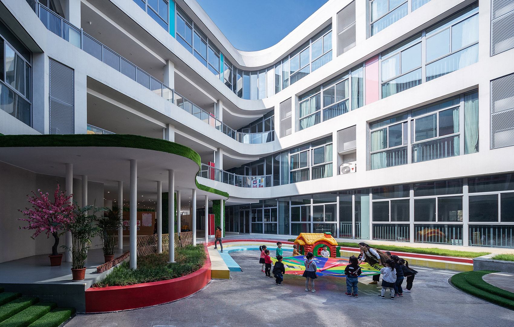 012-yy-terrace-school-ningbo-idea-kids-international-kindergarten-china-by-archgrid.jpg