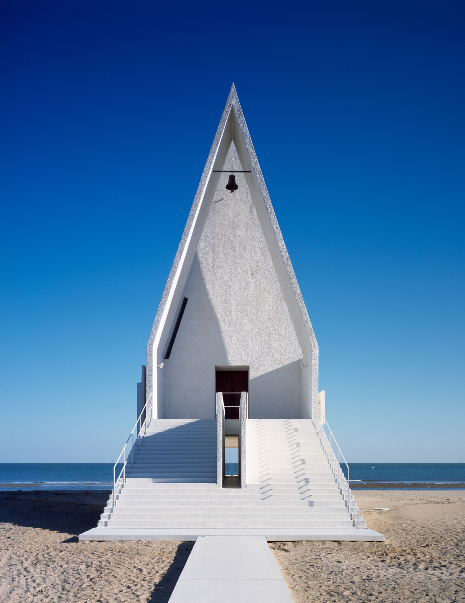 008-seashore-chapel-china-by-vector-architects.jpg