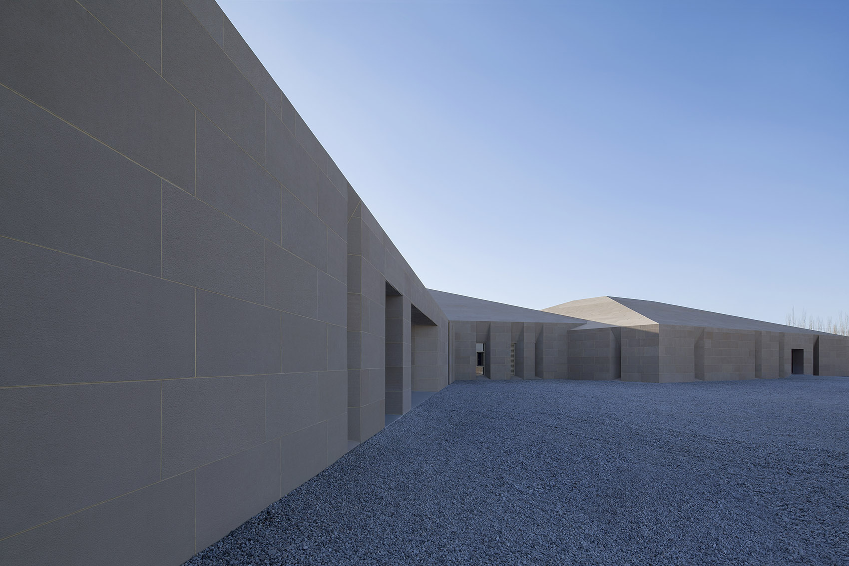 003-dunhuang-tourism-distributing-center-china-by-biad-zxd-architects.jpg