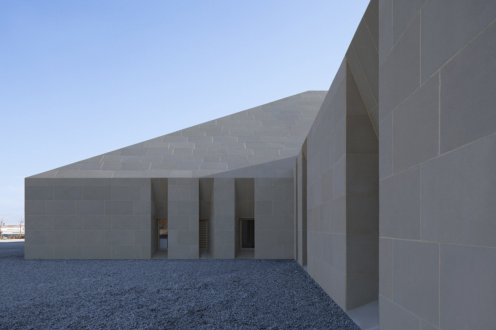 004-dunhuang-tourism-distributing-center-china-by-biad-zxd-architects.jpg