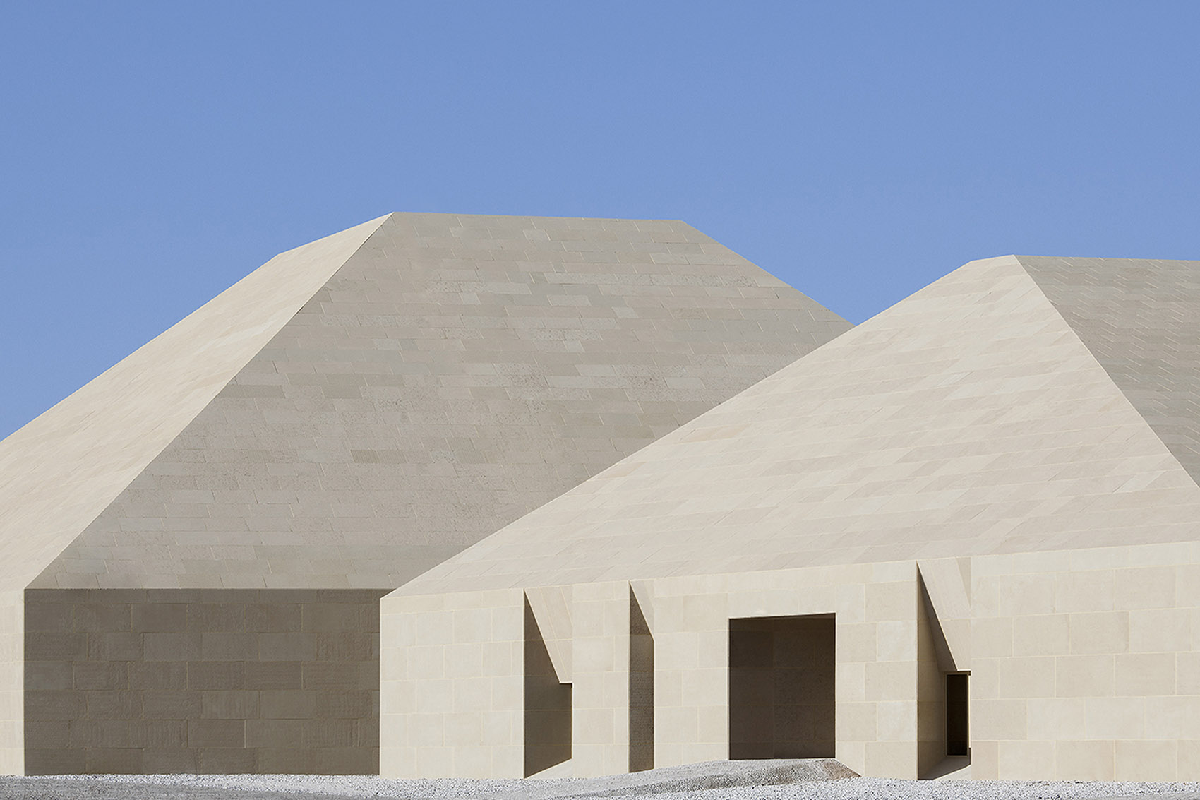 010-dunhuang-tourism-distributing-center-china-by-biad-zxd-architects.jpg