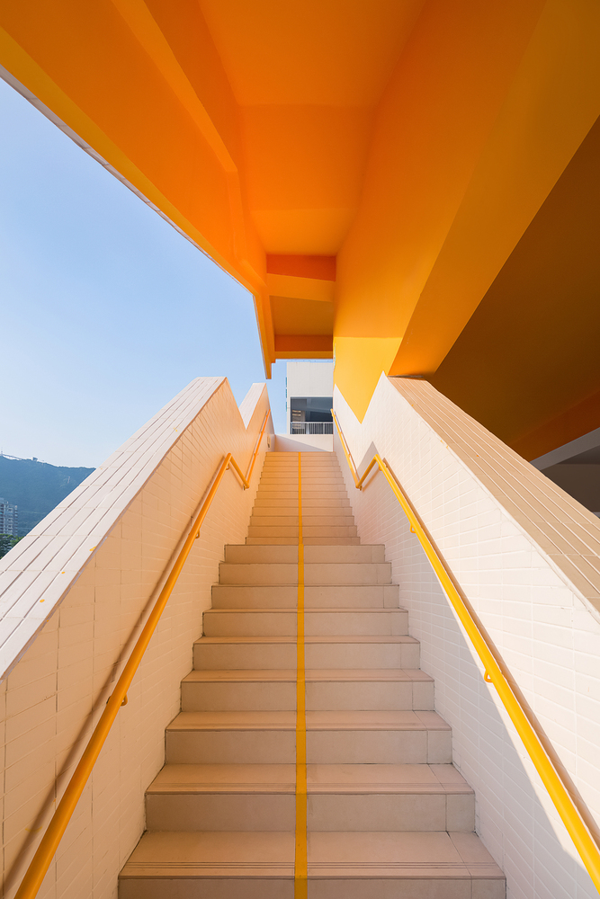 9.色彩鲜明的室外楼梯_9._Brightly-colored_outdoor_stairs.jpg