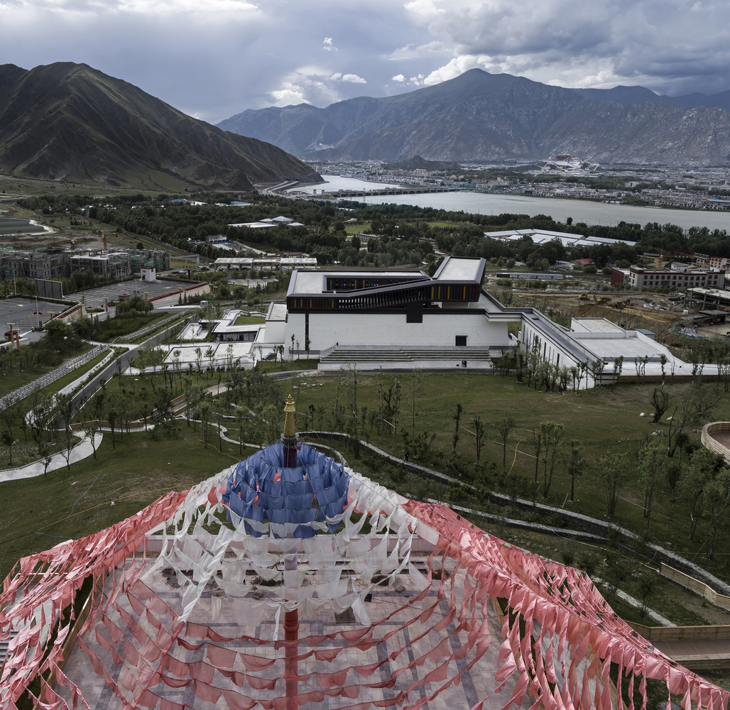 03博物馆、拉萨河谷与布达拉宫_the_museum__river_valley_and_Potala_Palace.jpg