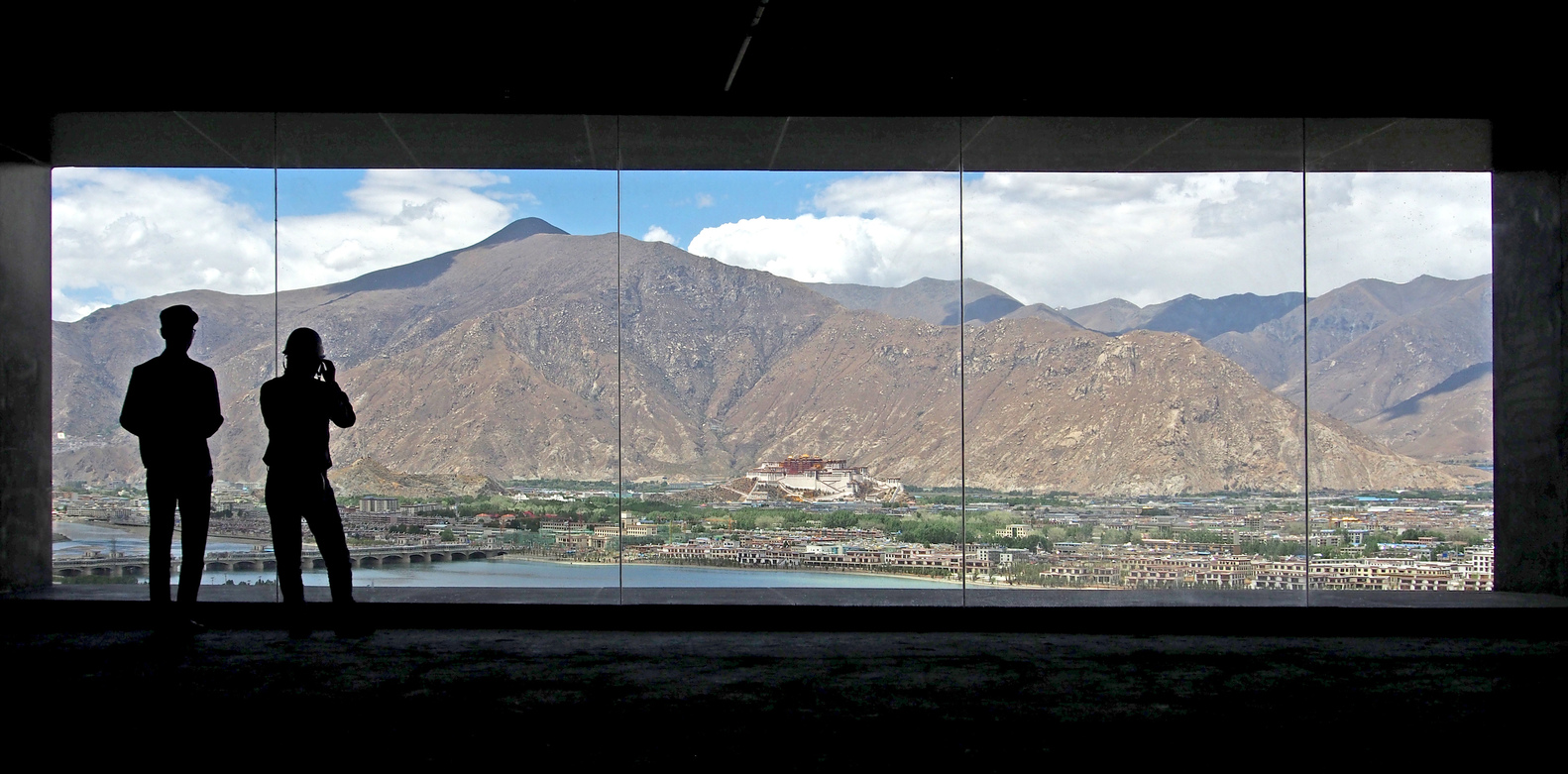 20眺望布达拉宫_overlook_to_the_Potala_Palace.jpg