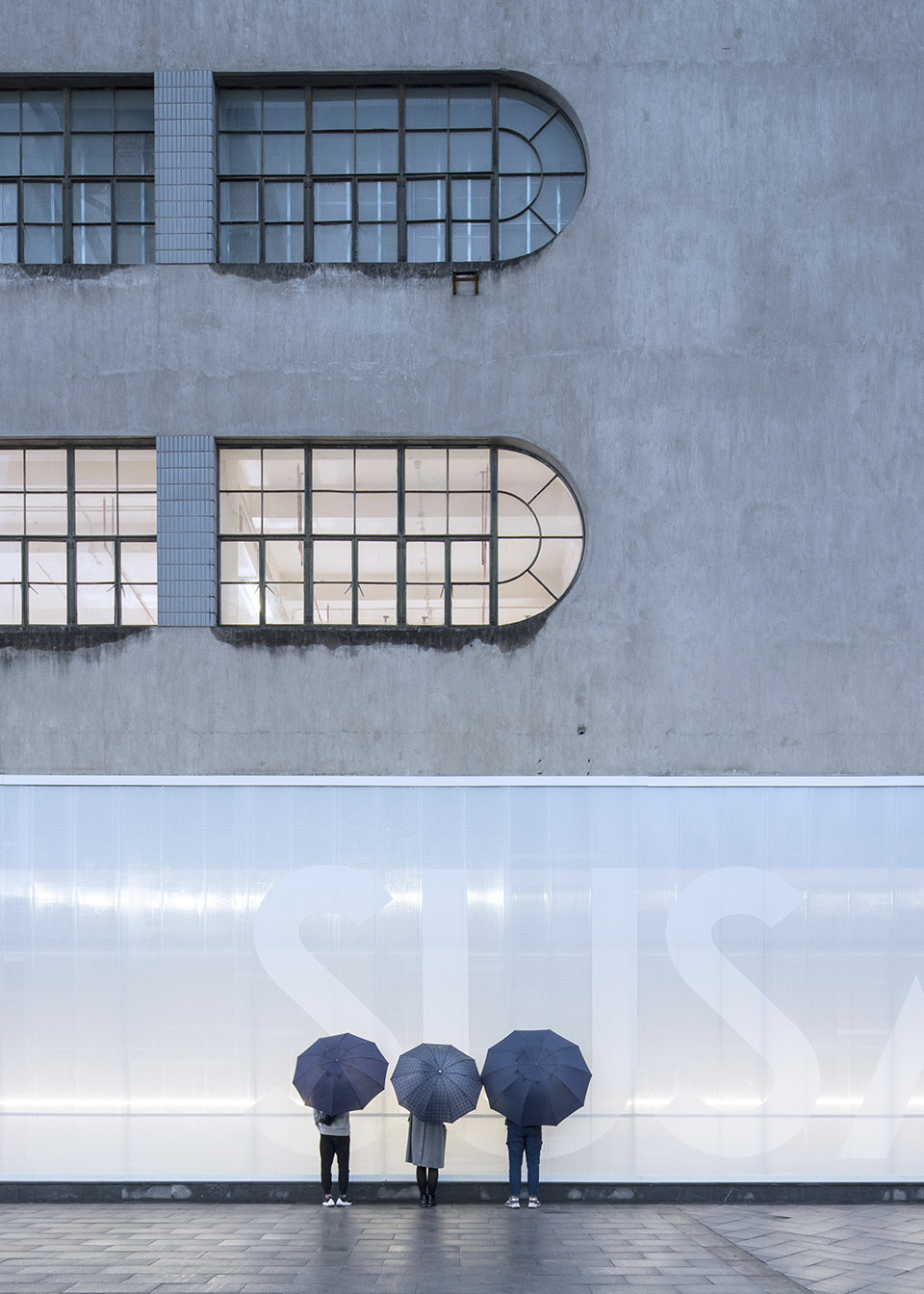 008-renovation-of-80000-ton-silos-on-minsheng-wharf-china-by-atelier-deshaus.jpg