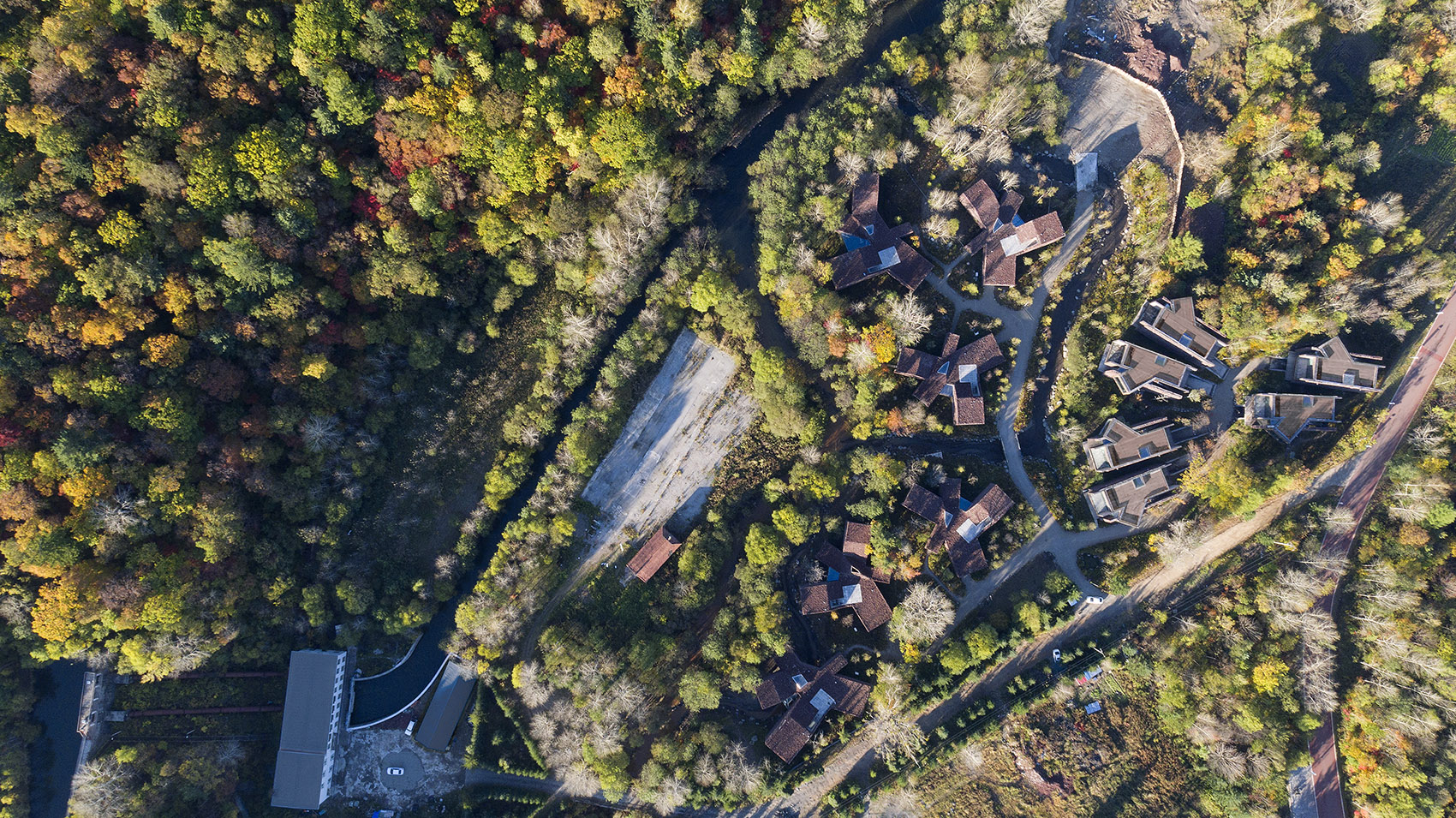 016-Grow-with-the-Forest-Valley-Villas-at-the-foot-of-Changbai-Mountain-China-by.jpg