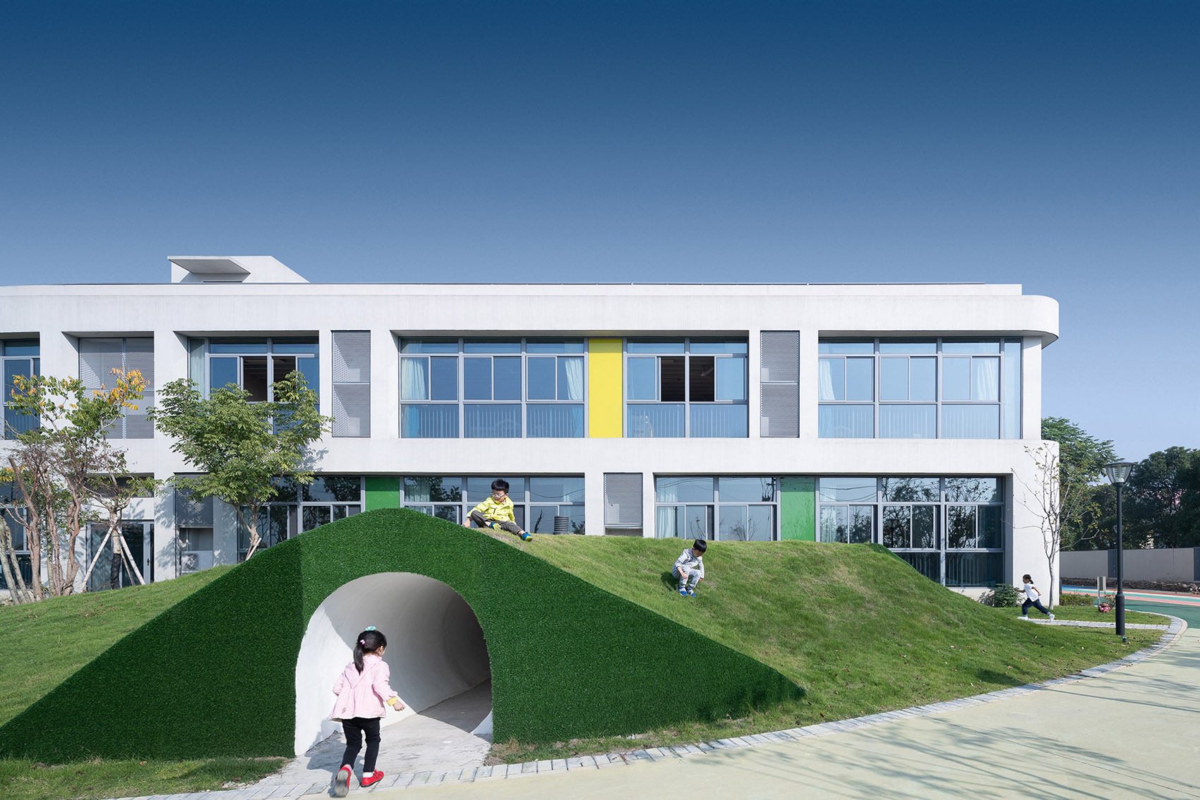 015-yy-terrace-school-ningbo-idea-kids-international-kindergarten-china-by-archgrid.jpg