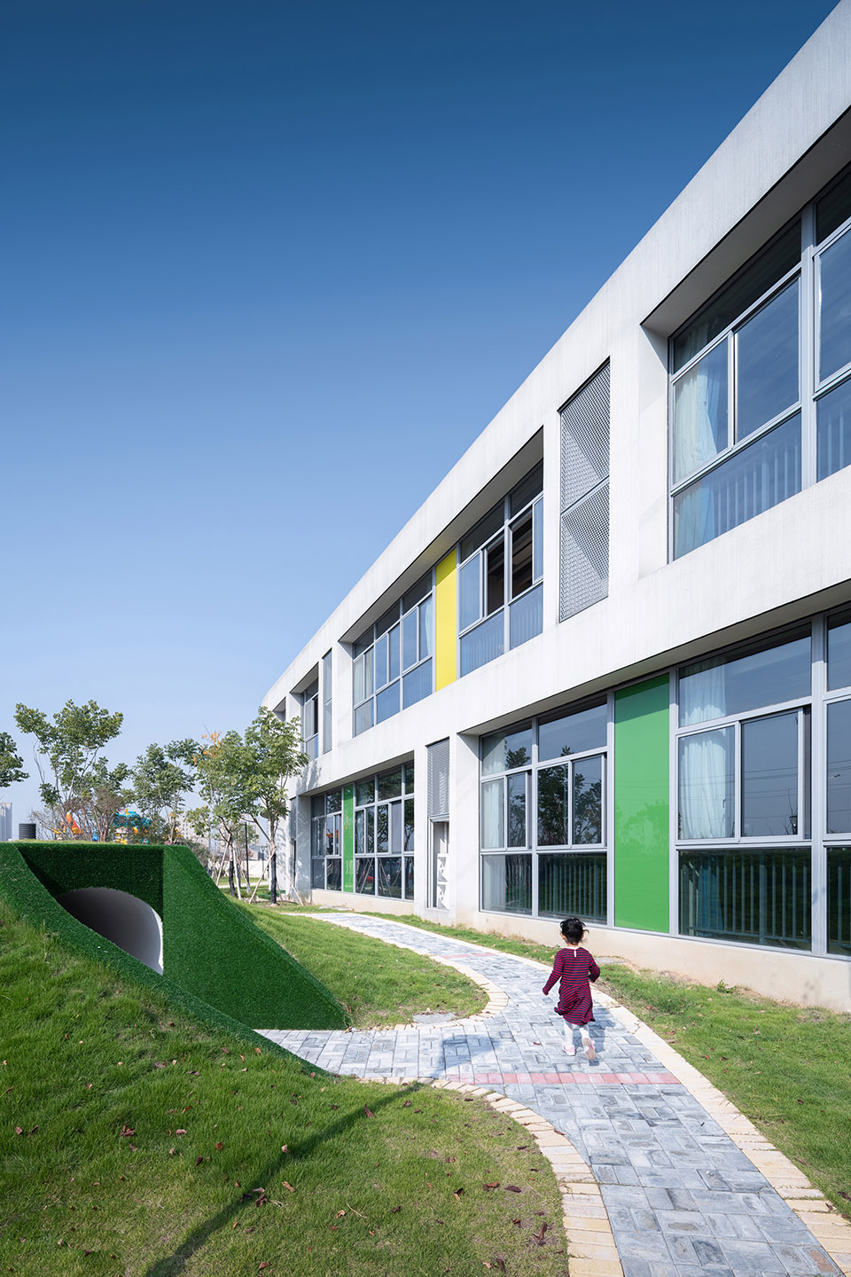 016-yy-terrace-school-ningbo-idea-kids-international-kindergarten-china-by-archgrid.jpg