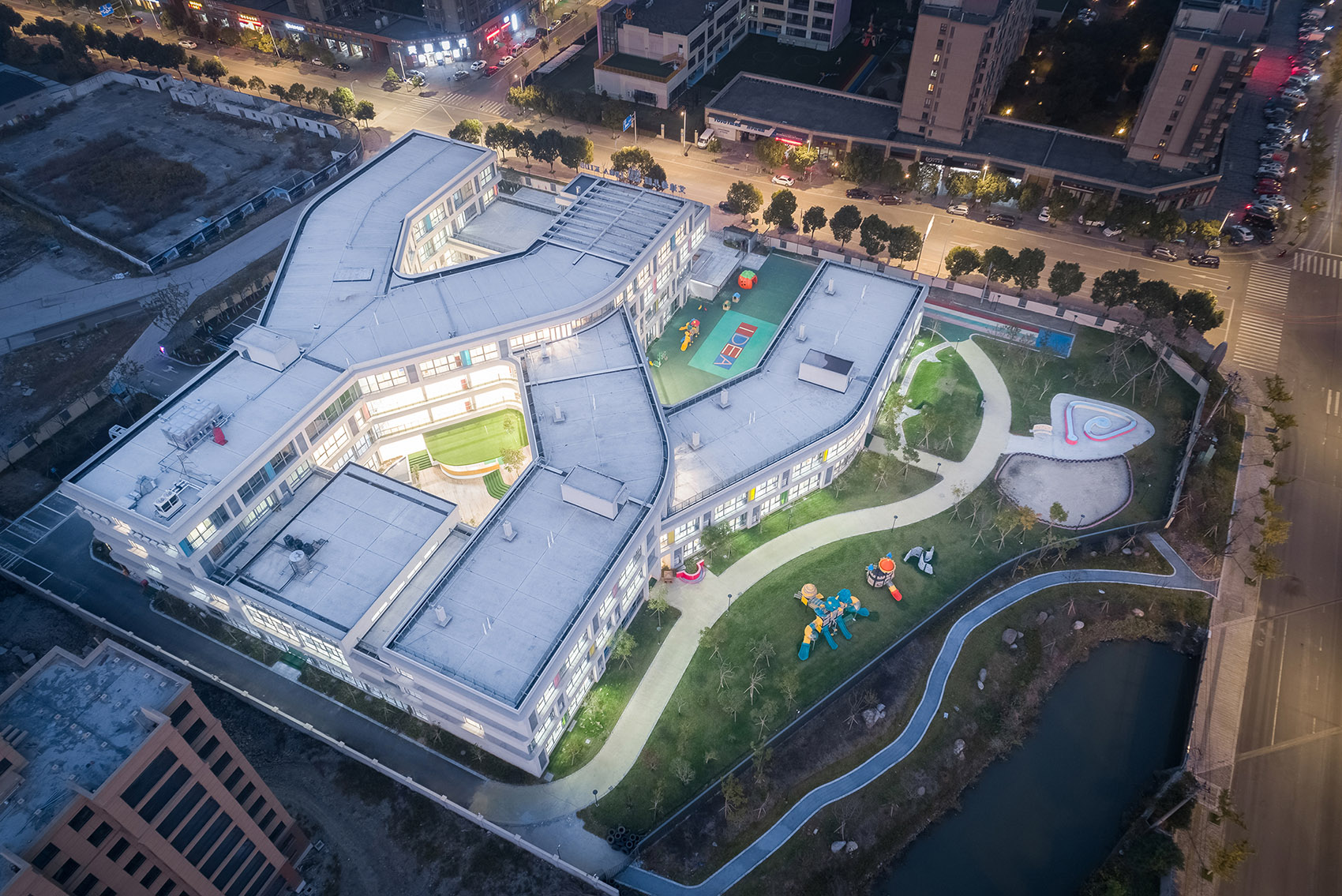 006-yy-terrace-school-ningbo-idea-kids-international-kindergarten-china-by-archgrid.jpg