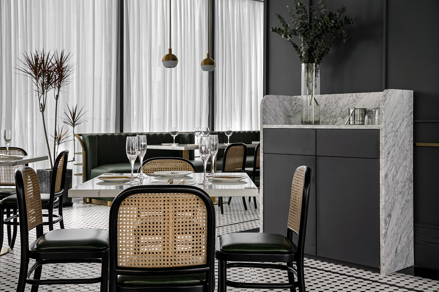 01-hillside-restaurant-by-geemo-studio.jpg