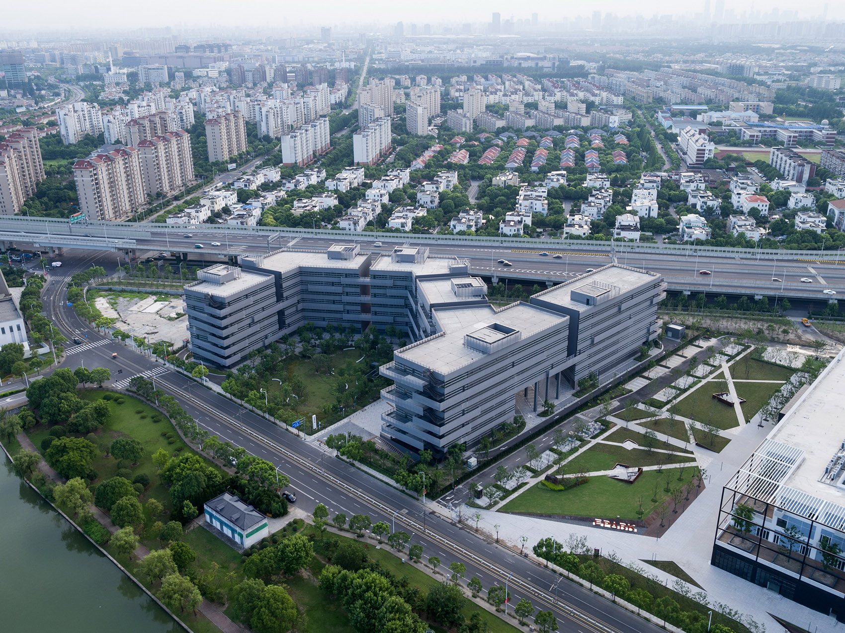 001-ZhangJiang-IC-Harbor-Phase-I-by-Atelier-Archmixing-Atelier-Liu-Yuyang-Architects.jpg