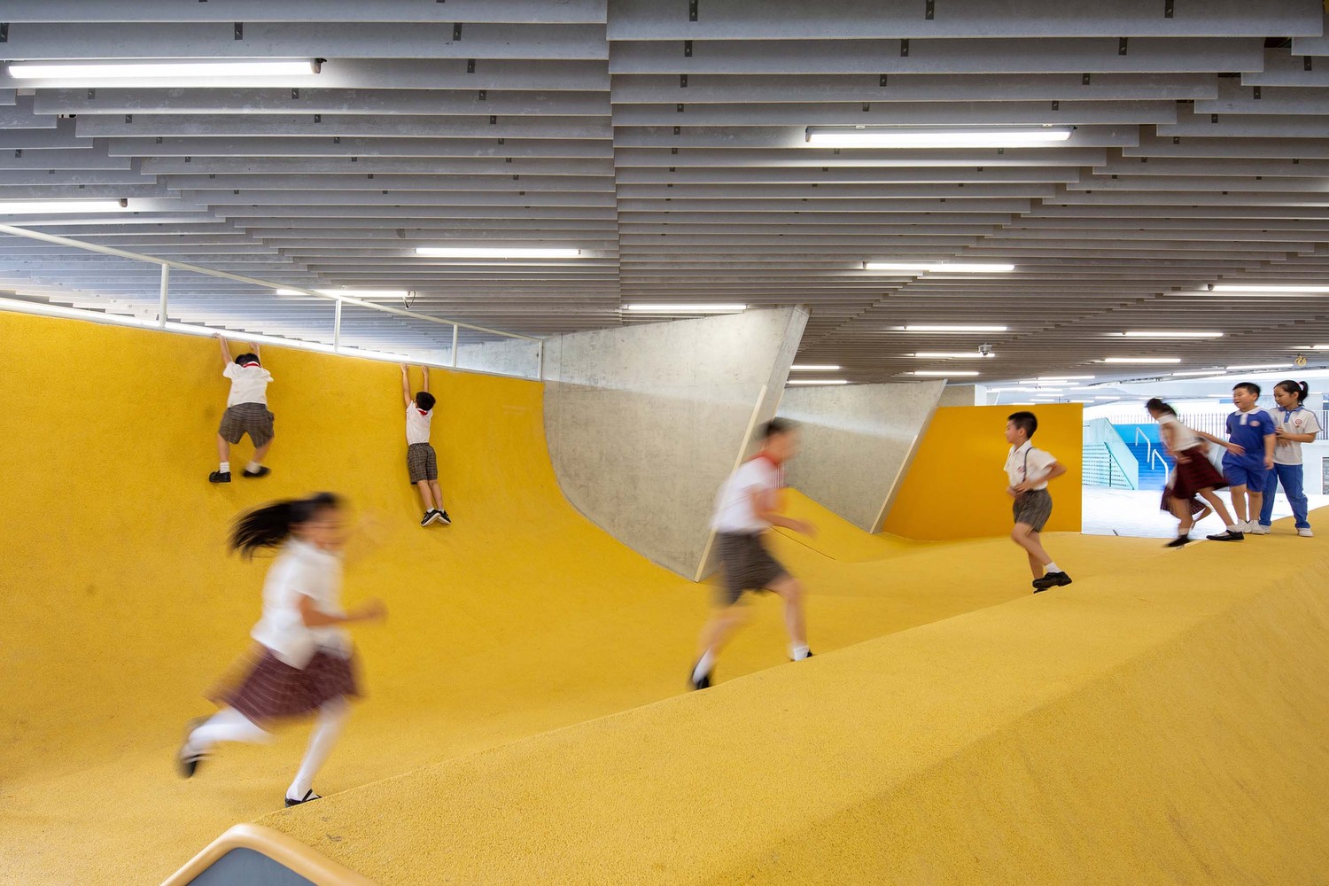 11-_Children_playing_on_the_designed_landform_playgorund_on_the_overhead_ground_.jpg