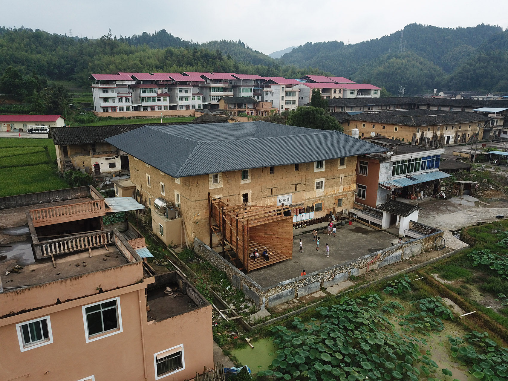 04-tulou-renovation-china-by-rural-urban-framework.jpg