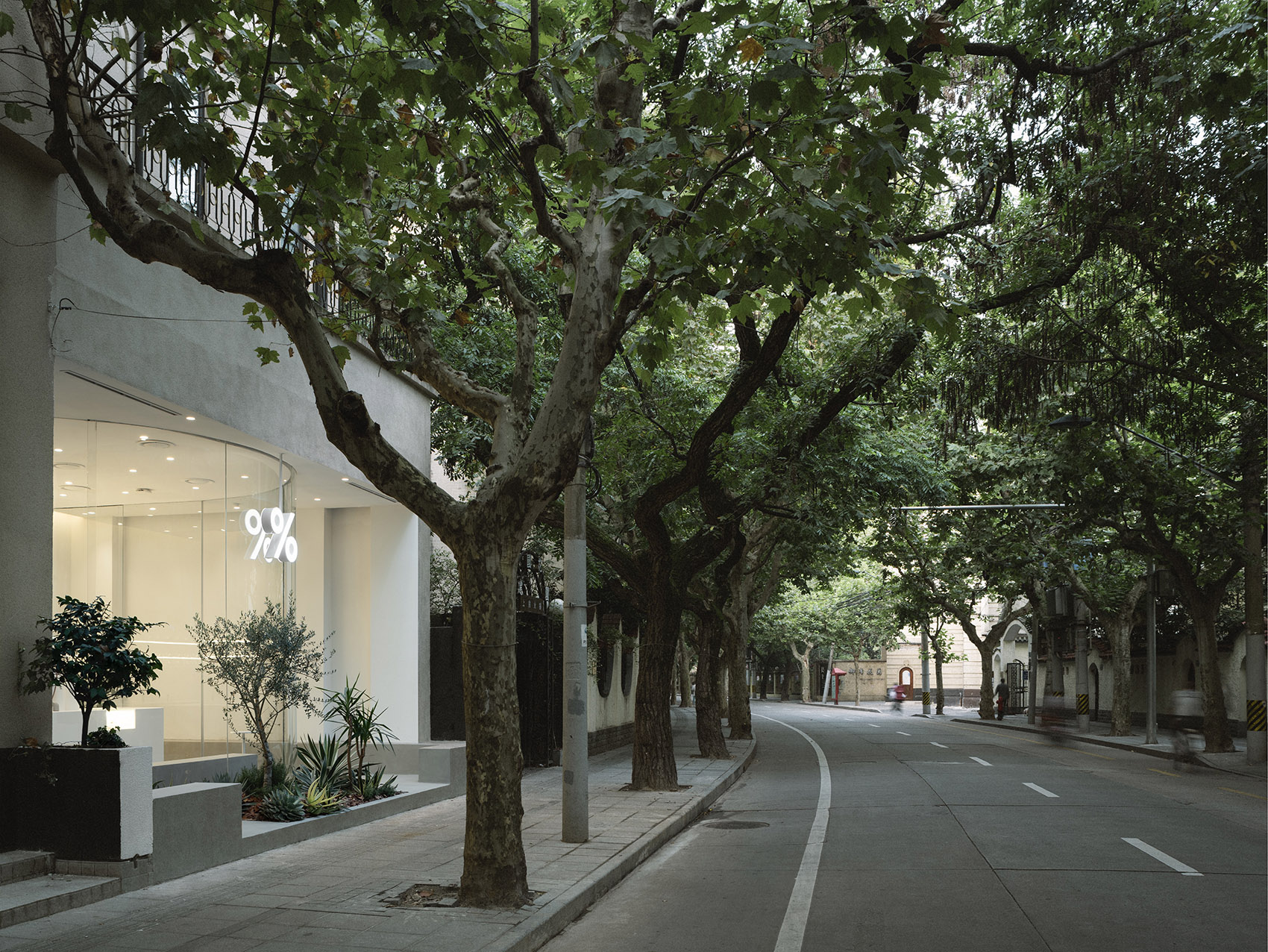 8-arabica-west-jianguo-road-shanghai-by-b-l-u-e-architecture-studio.jpg