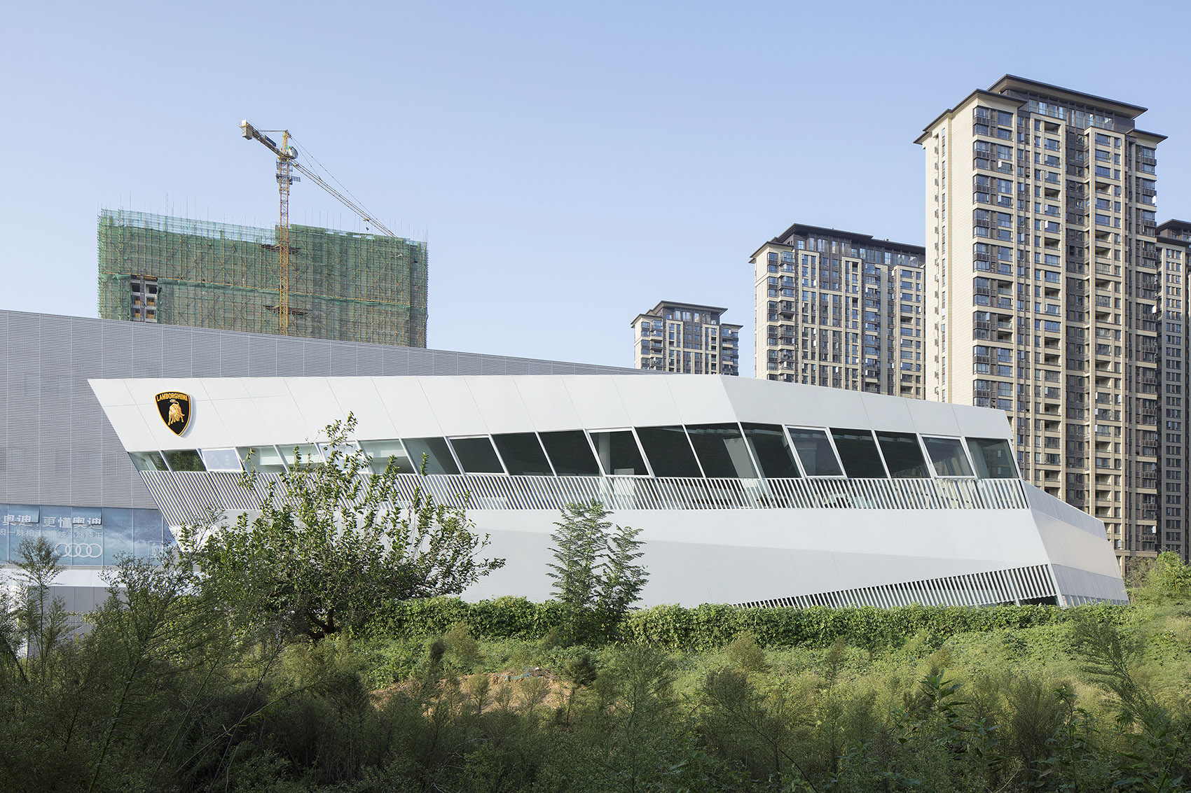 005-lamborghini-exhibition-center-in-zhengzhou-china-by-pma.jpg